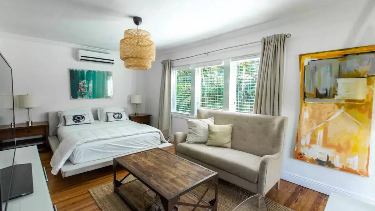 Granada Villa | Cozy Remodeled Private Guest House