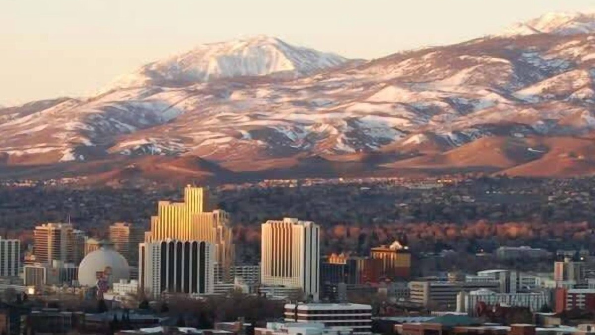 Reno House | Cozy Reno Retreat 2BR Family Home with BBQ Patio & Modern Amenities