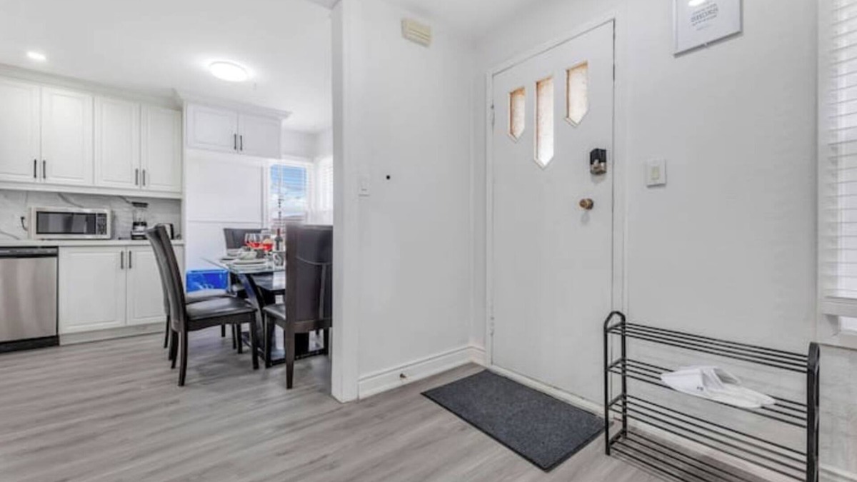 Durham Region House | Cozy Renovated 3 Bedroom Home with PS4!