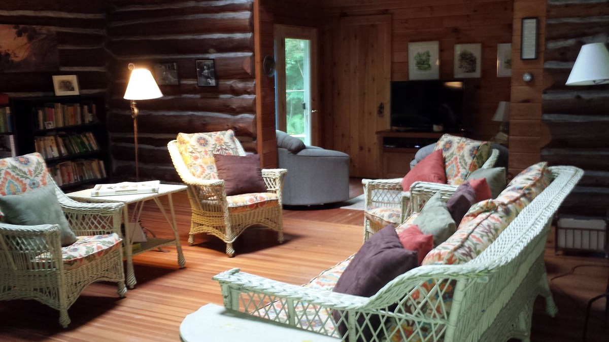 Williamstown Cabin | Cozy renovated cabin in Williamstown, steps from hiking trails