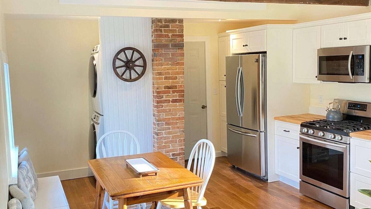 Kennebunk House | Cozy, renovated farmhouse, vaulted ceilings