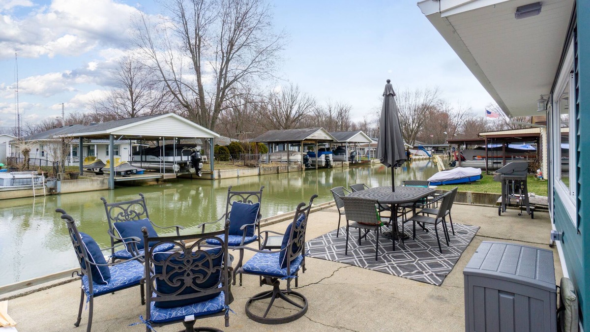 Lakeview House | Cozy Renovated Lakehouse with Boat Dock and Canal Access