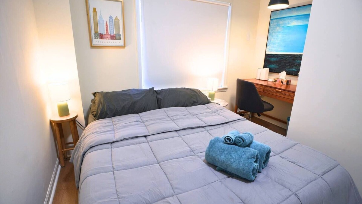 Dickinson Narrows Apartment | Cozy renovated South Philly APT with backyard near Stadiums and Center City