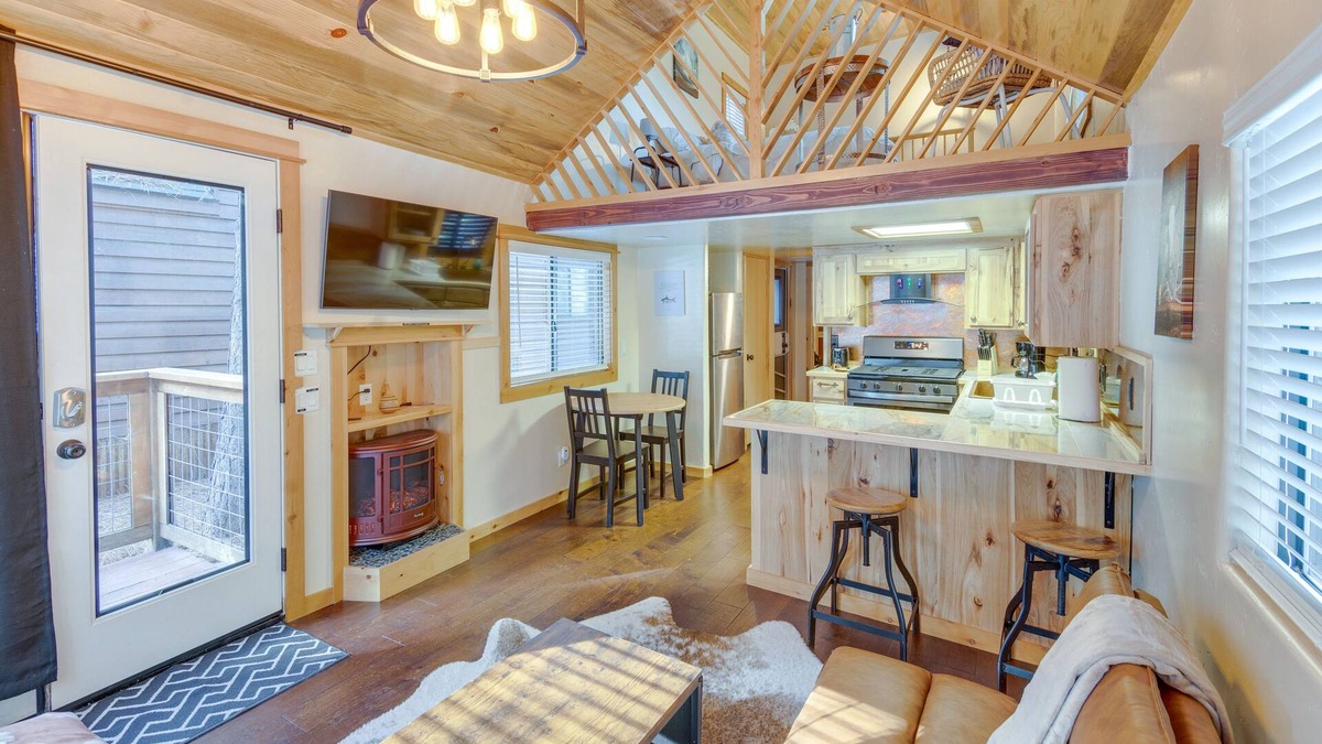 Lake Almanor Peninsula Cabin | Cozy & Restful Cabin, Steps to Lake Almanor