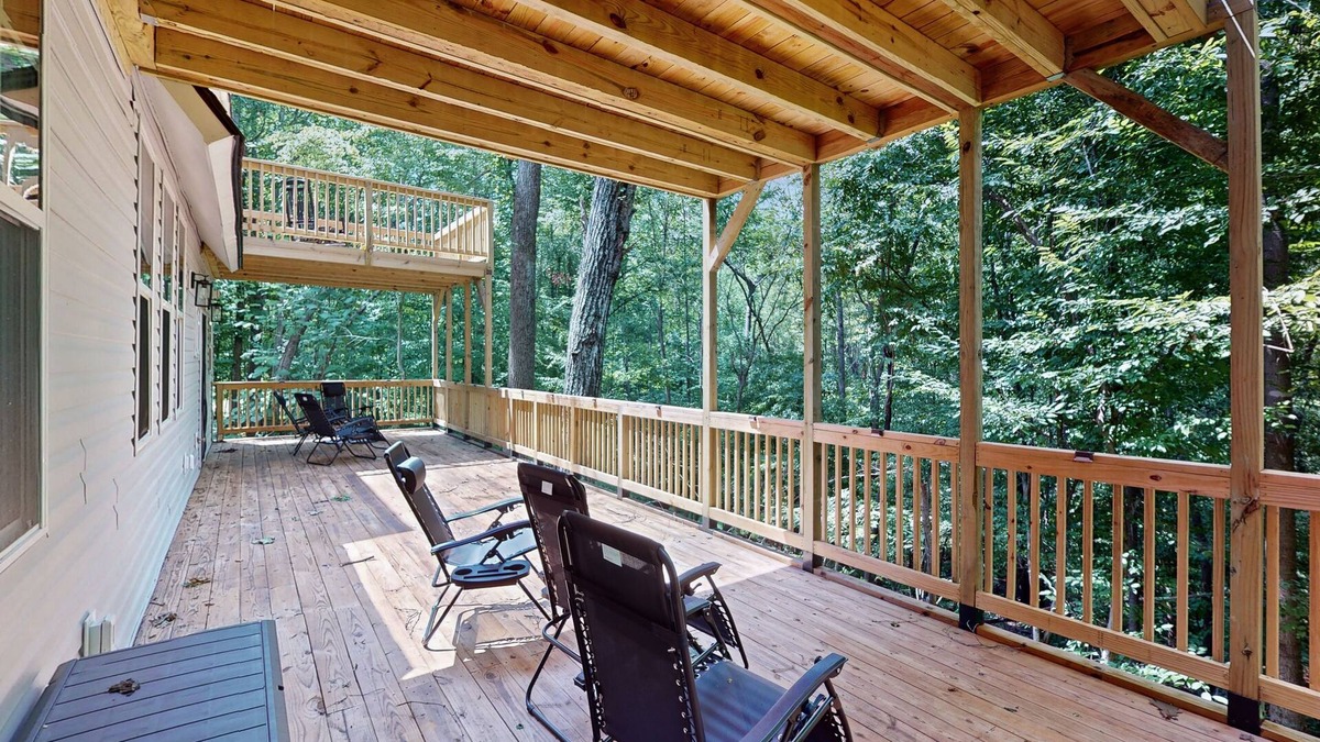 Windsor Hills House | Cozy & restful treehouse style home with a gas grill & AC