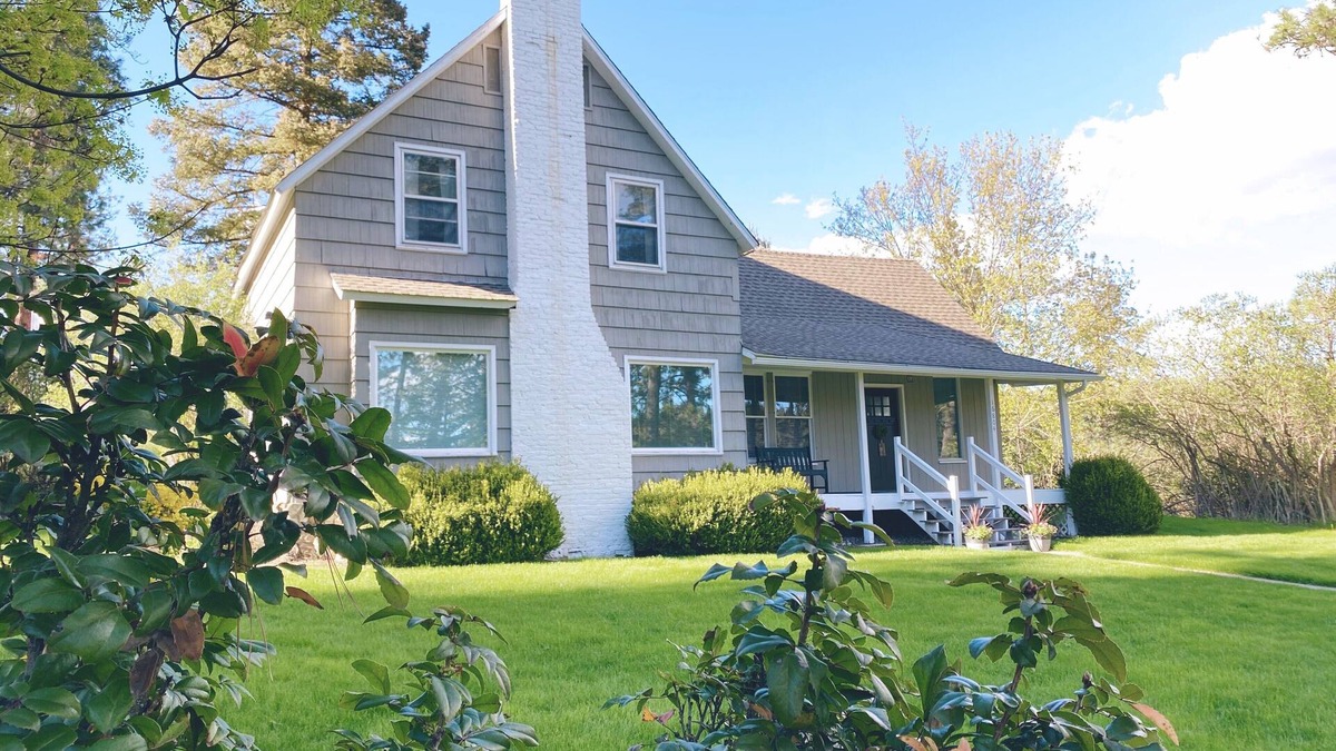 Spokane House | Cozy restored farmhouse on the river! Hot tub, wildlife, trails!