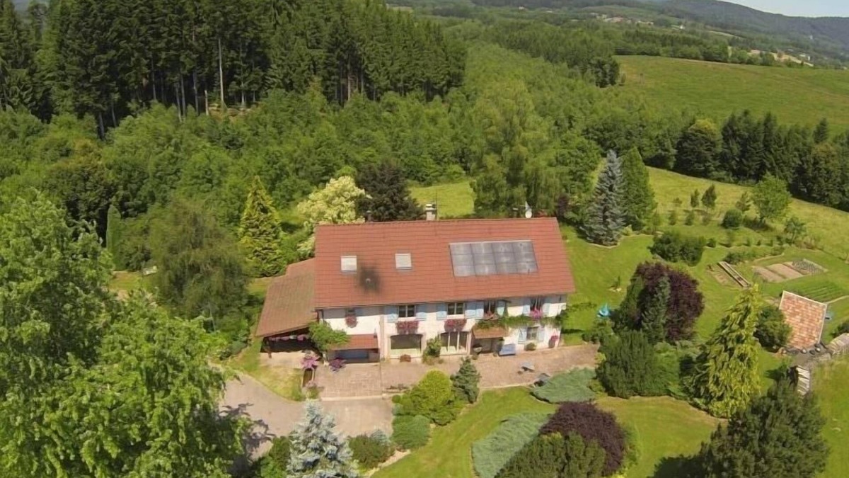 Provencheres-et-Colroy Cottage | Cozy Retreat in Nature, Ideal for Exploration – Fireplace, Garden, Baby and Motorbike Friendly