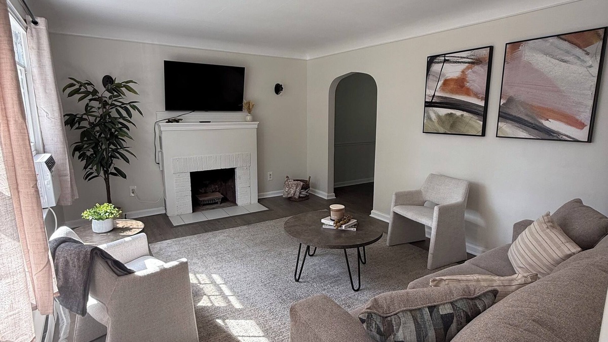 Ann Arbor House | Cozy Retreat 3-Bedroom Downtown Ann Arbor 3min from STADIUM