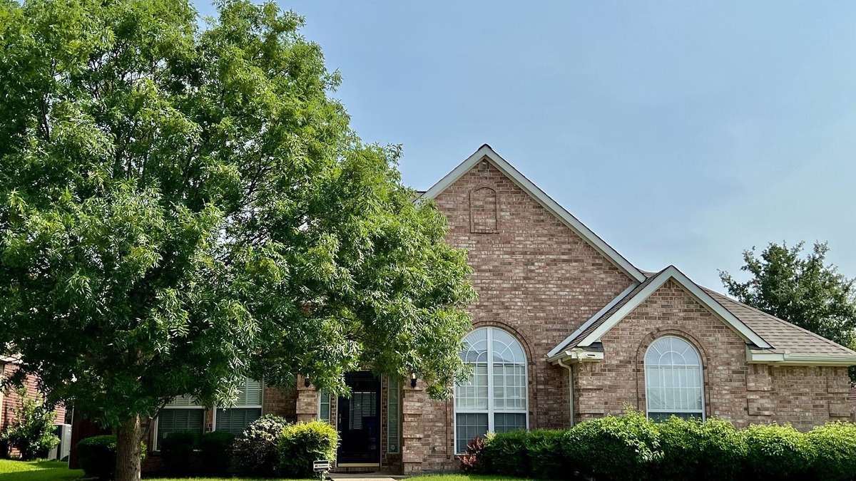 Allen House | Cozy retreat 5 miles away from numerous restaurants & shopping spots