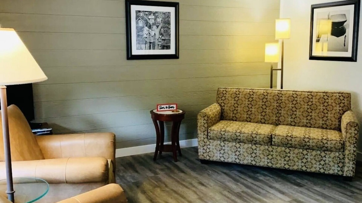Shawano Resort | Cozy retreat across the street from Shawano lake.