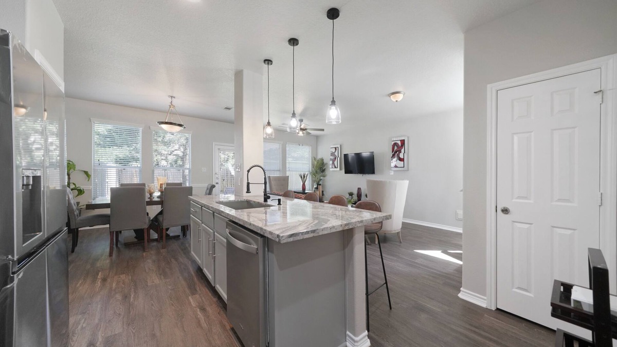 Conroe House | Cozy Retreat home in the Heart of Conroe