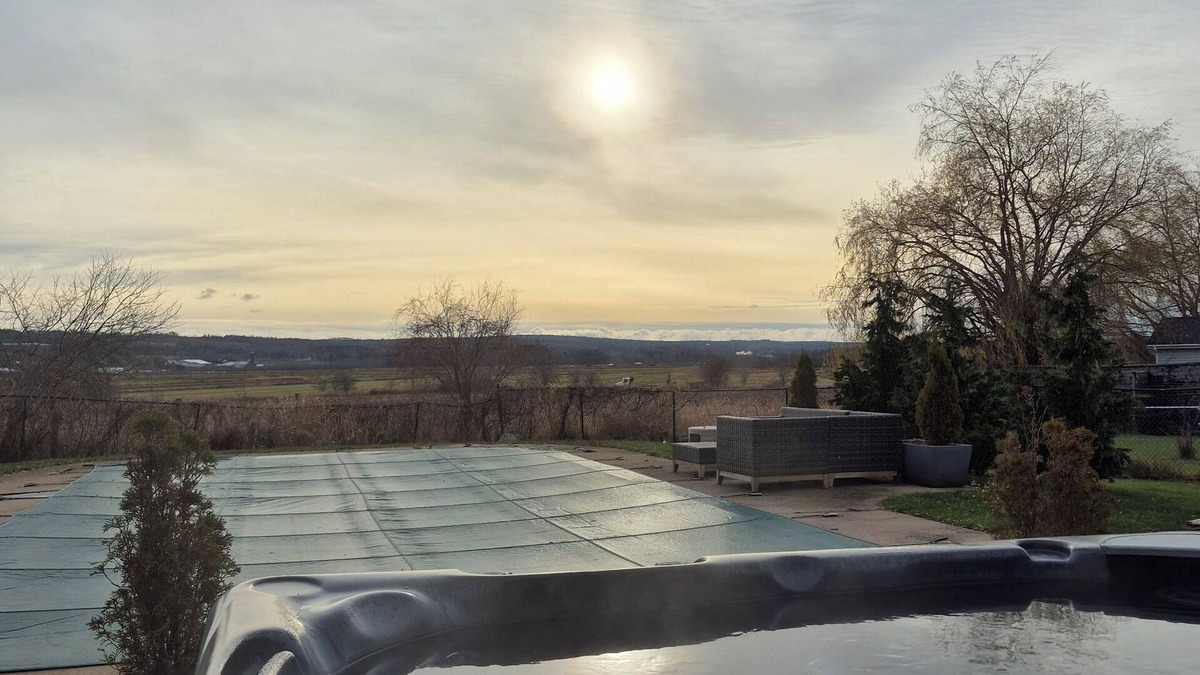 Port Williams Cottage | Cozy retreat in Annapolis Valley wine country with hot tub.