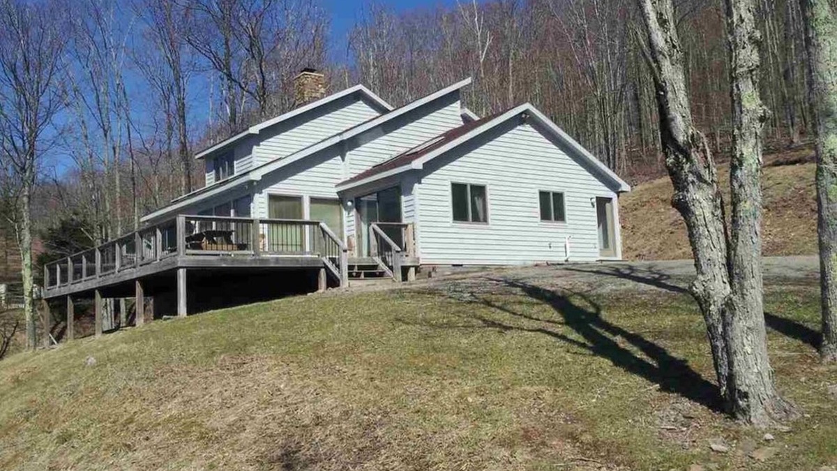 Old Timberline Cabin | Cozy retreat in Old Timberline close to great hiking and skiing. Pet Friendly!
