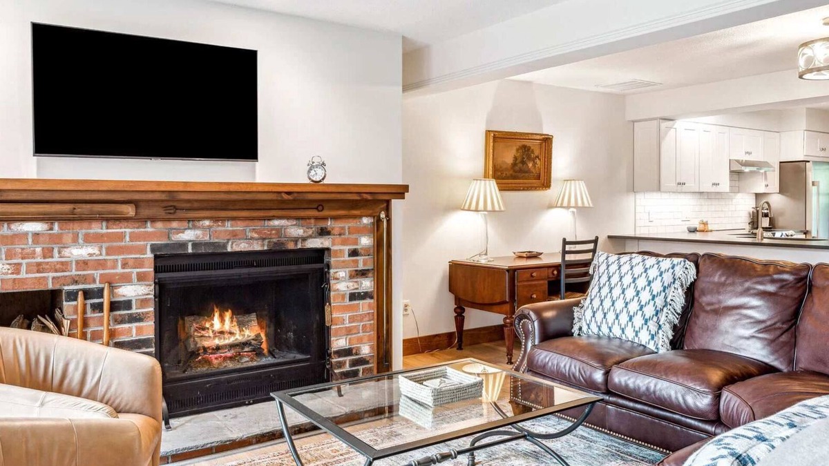 West Hartford Condo | Cozy Retreat in Quechee Woods - Sugar Hill 2D
