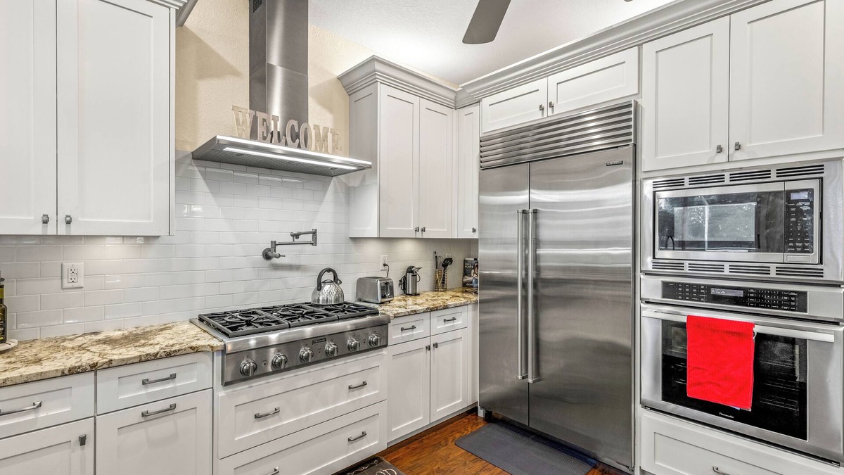 Spring Hill House | Cozy retreat in Spring Hill, 3 beds, 3 baths w/heated Pool and Hot Tub