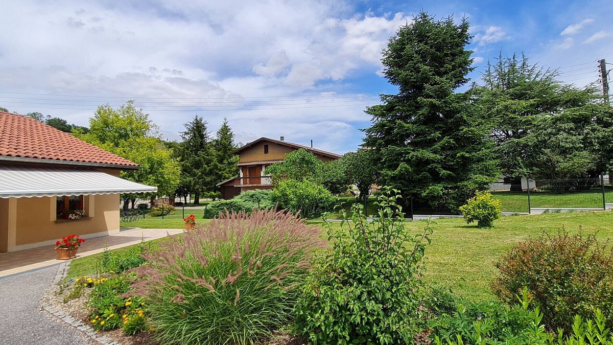 Naives-Rosieres Cottage | Cozy Retreat Near Bar-le-Duc: Family-Friendly Cottage with Spacious Garden