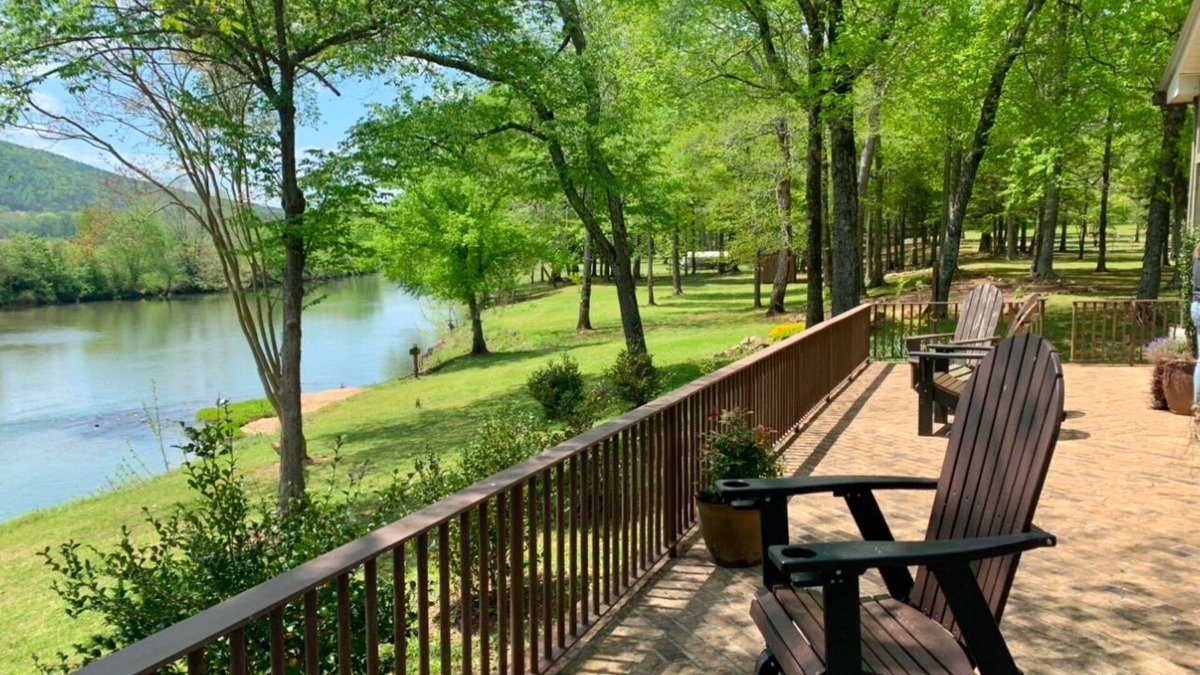 Spring Garden House | Cozy Retreat on the Waters Edge of Terrapin Creek