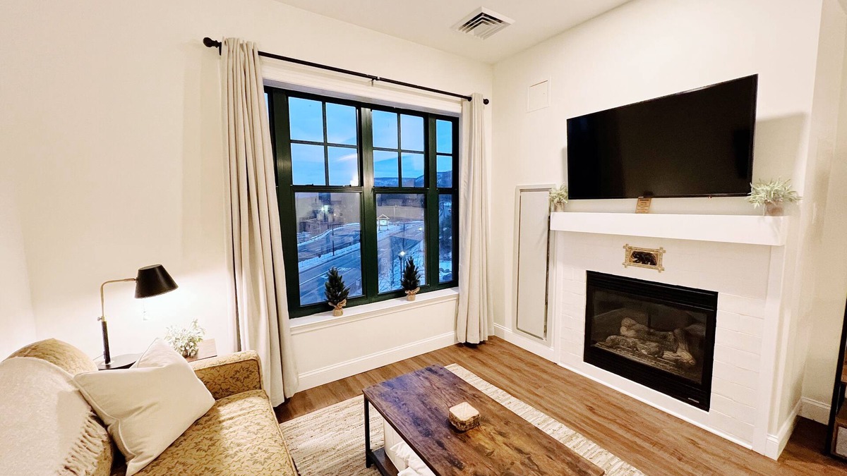 Vernon Condo | ⭐️ Cozy Retreat | Pool & Hot Tub ⛰ Mountain Creek Resort @ Appalachian