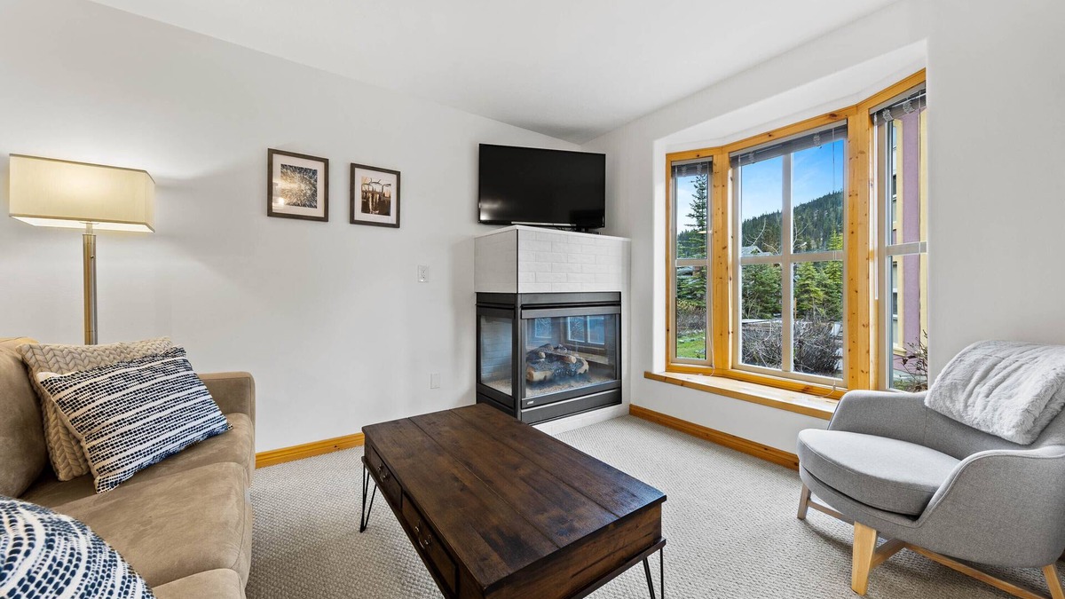 Sun Peaks Condo | Cozy retreat. Ski in/Ski out. Private Hot Tub.