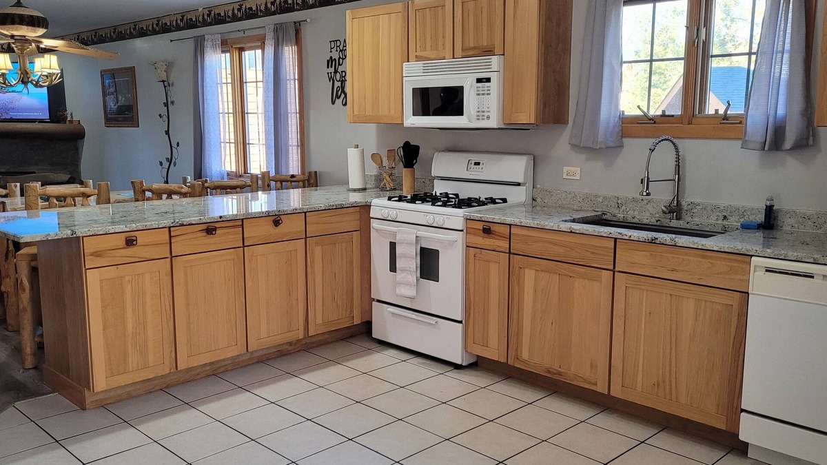 Oglesby House | Cozy Retreat Villa. WIFI. Close to Starved Rock & Matthiessen Parks. Amazing!