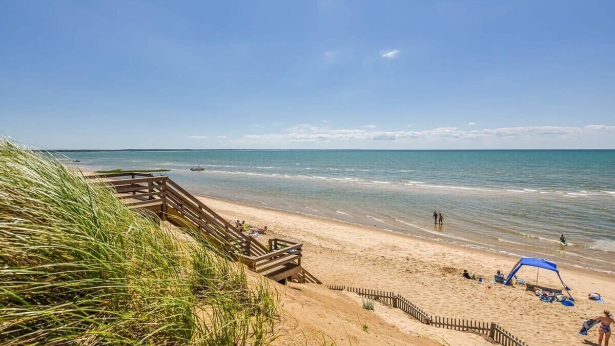 Eastham Cabin | Cozy Retreat w/Great Views of Town Cove!