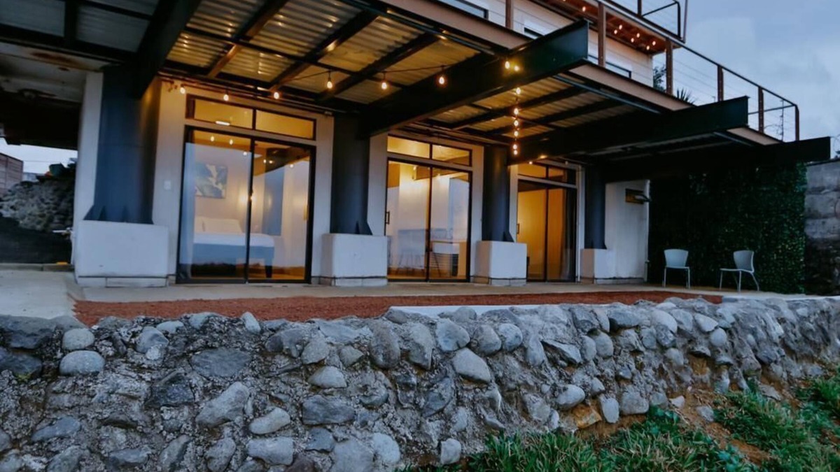 San Isidro Apartment | Cozy Retreat with Breathtaking Views, 20 Minutes to the Airport