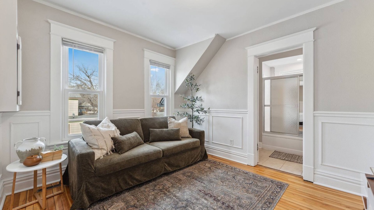 Midway Apartment | Cozy retro charm in Saint Paul with a monthly discount
