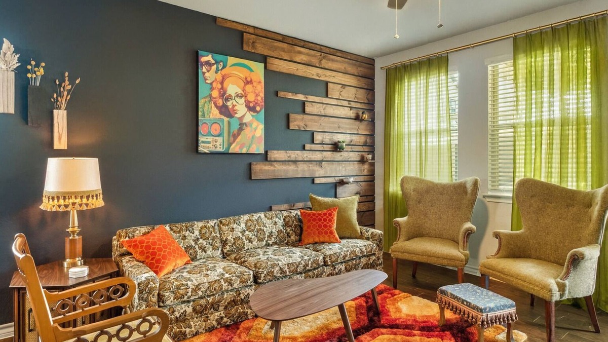 Buda House | Cozy Retro Hideaway with Hot Tub