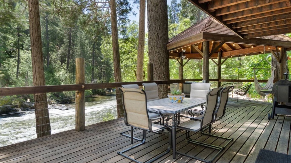 Pollock Pines Cabin | Cozy River Cabin/HOT TUB/Escape from the Bay