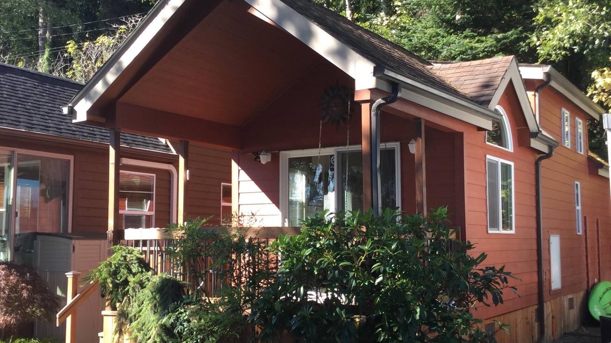 Nehalem Cottage | Cozy River Cottage on the Oregon Coast