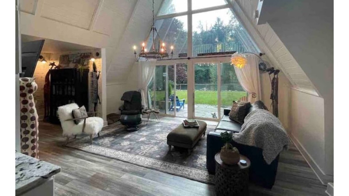 North Sultan House | Cozy Riverfront A frame retreat