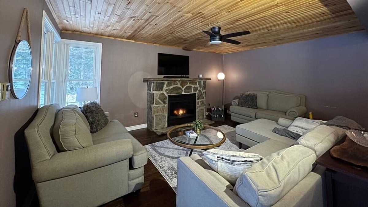 Huntsville Cottage | Cozy Riverfront All Season Cottage - 6 minutes from downtown Huntsville