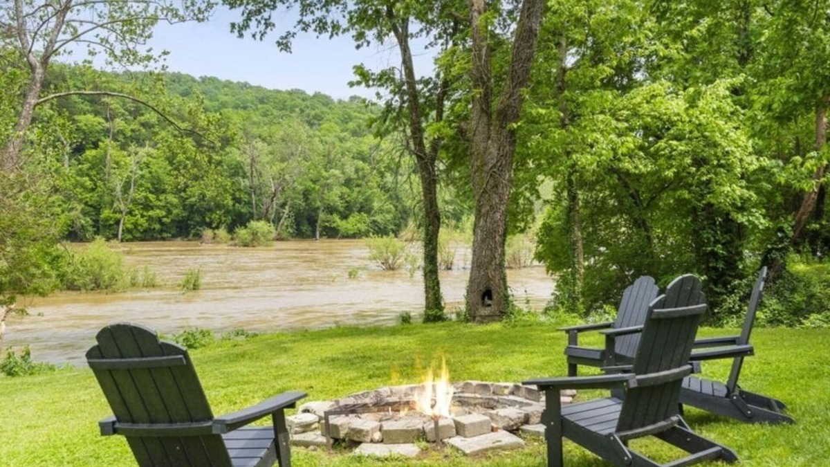 Galena Cabin | Cozy Riverfront Cabin #1 on the James River! Sleeps 4, #1 of 5 Cabins