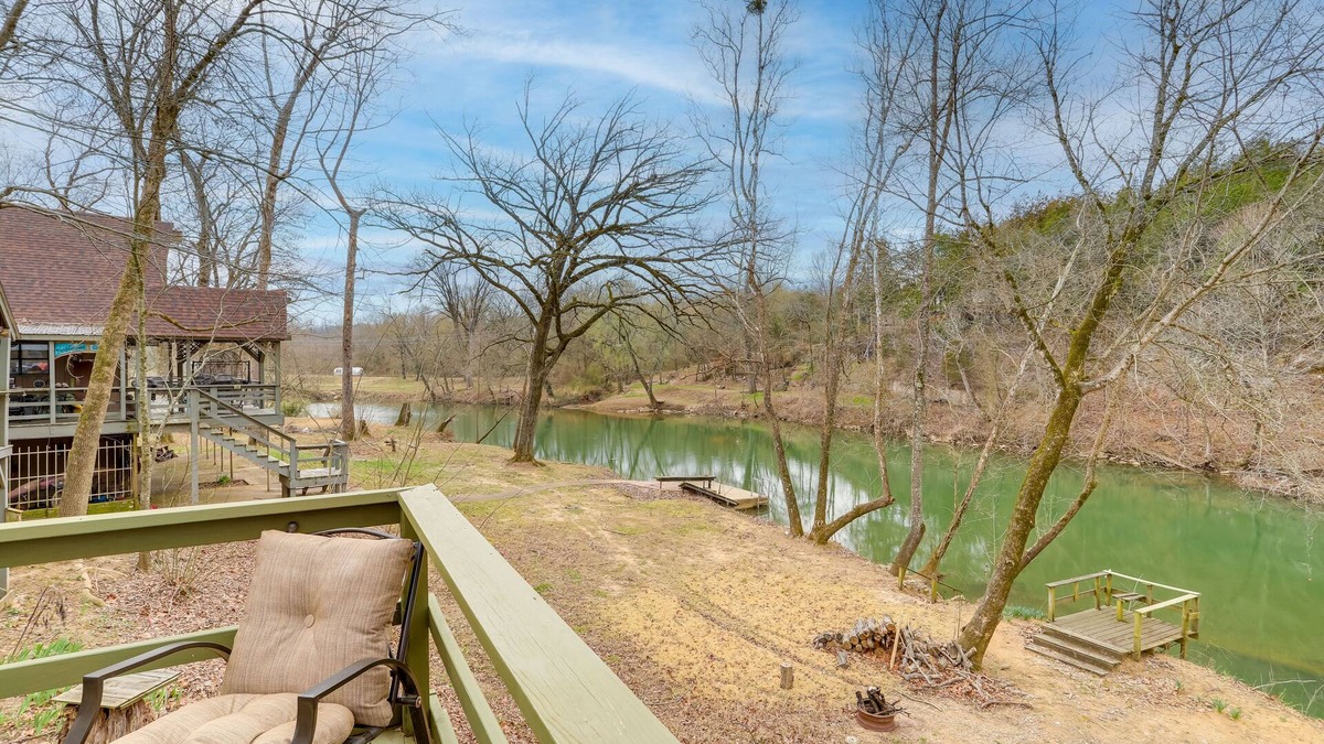 Hardy Cabin | Cozy Riverfront Cabin ~ 2 Mi to Main Street Hardy