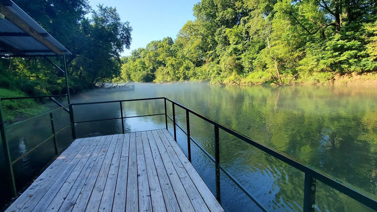 Pangburn Cabin | Cozy riverfront cabin! Great fishing & fun for the whole family.