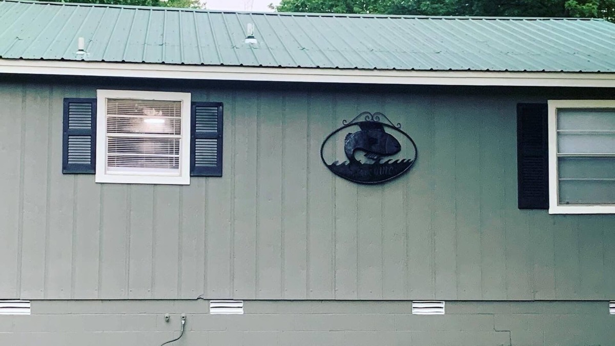Wilburn Cabin | Cozy riverfront cabin with great outdoor space including a hot tub!
