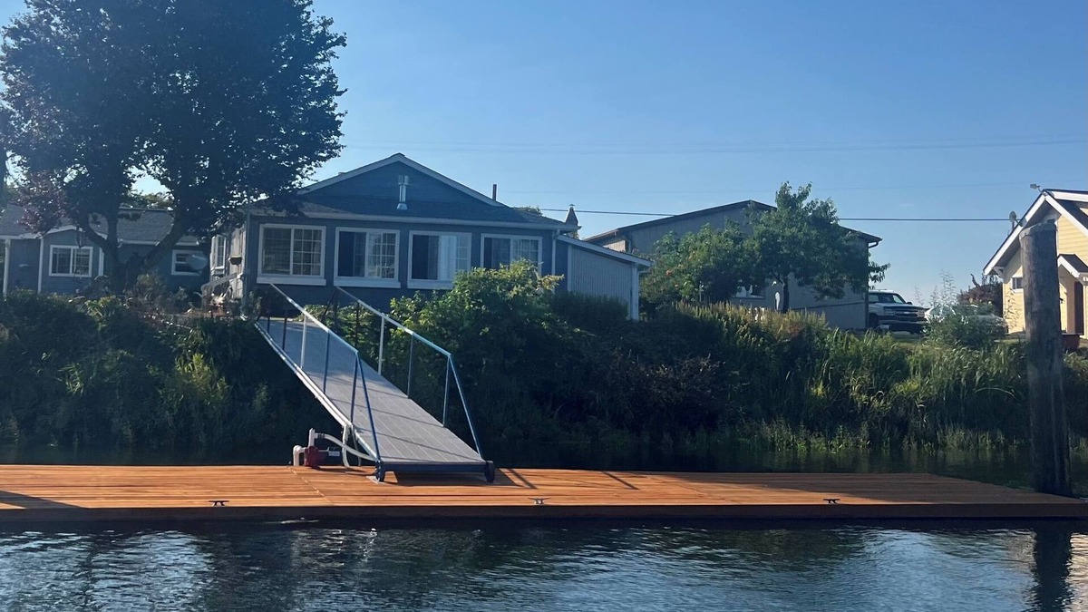 Cathlamet House | Cozy riverfront getaway with newly rebuilt private dock & pickleball court
