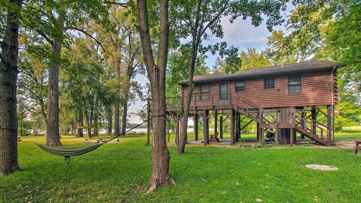 Camp Grove Cabin | Cozy Riverfront Getaway: Fishing On-Site!