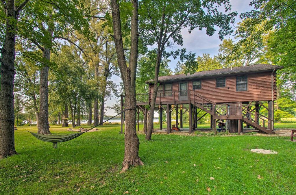 Camp Grove House | Cozy Riverfront Getaway Fishing On-Site!
