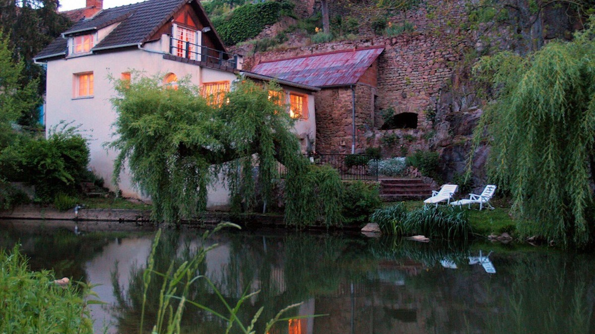 Semur-en-Auxois House | Cozy Riverfront House with Views in Charming Medieval Town - Discounts Available
