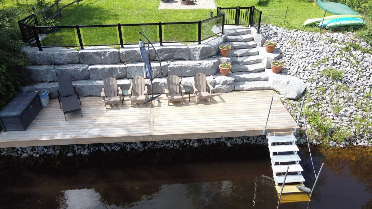 Burnt River Cottage | Cozy Riverside Retreat (child and pet friendly)
