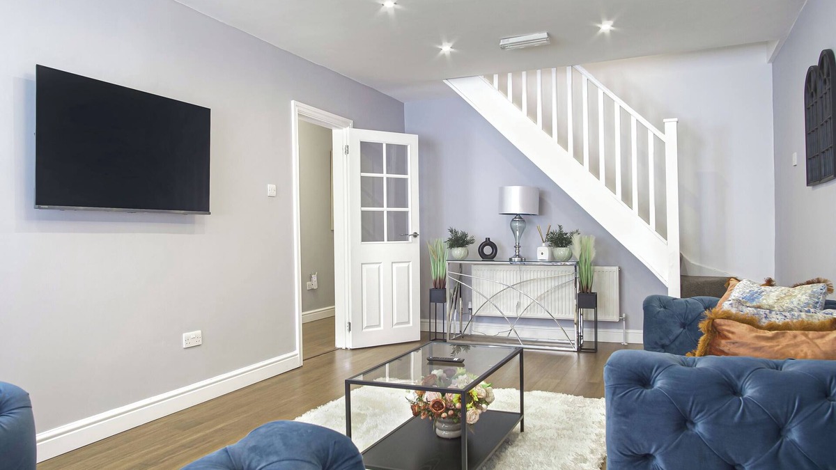 Snodland House | Cozy Riverside Retreat in Snodland