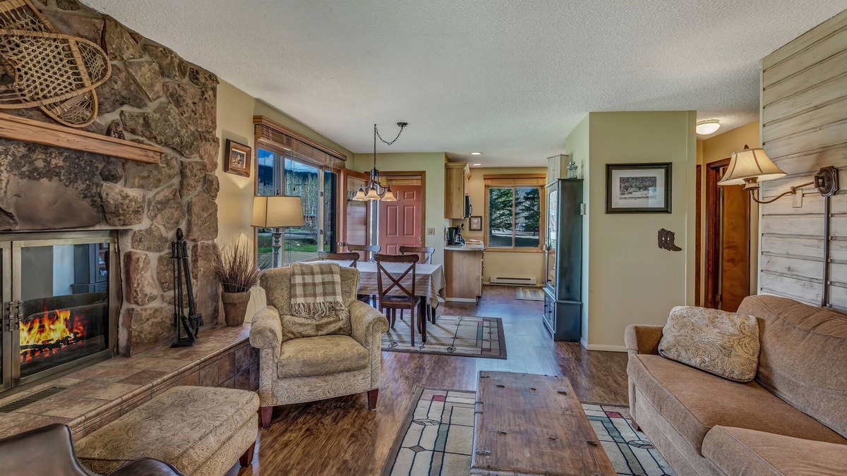 Clark Cabin | Cozy riverside retreat with mountain views and easy access to the Elk River