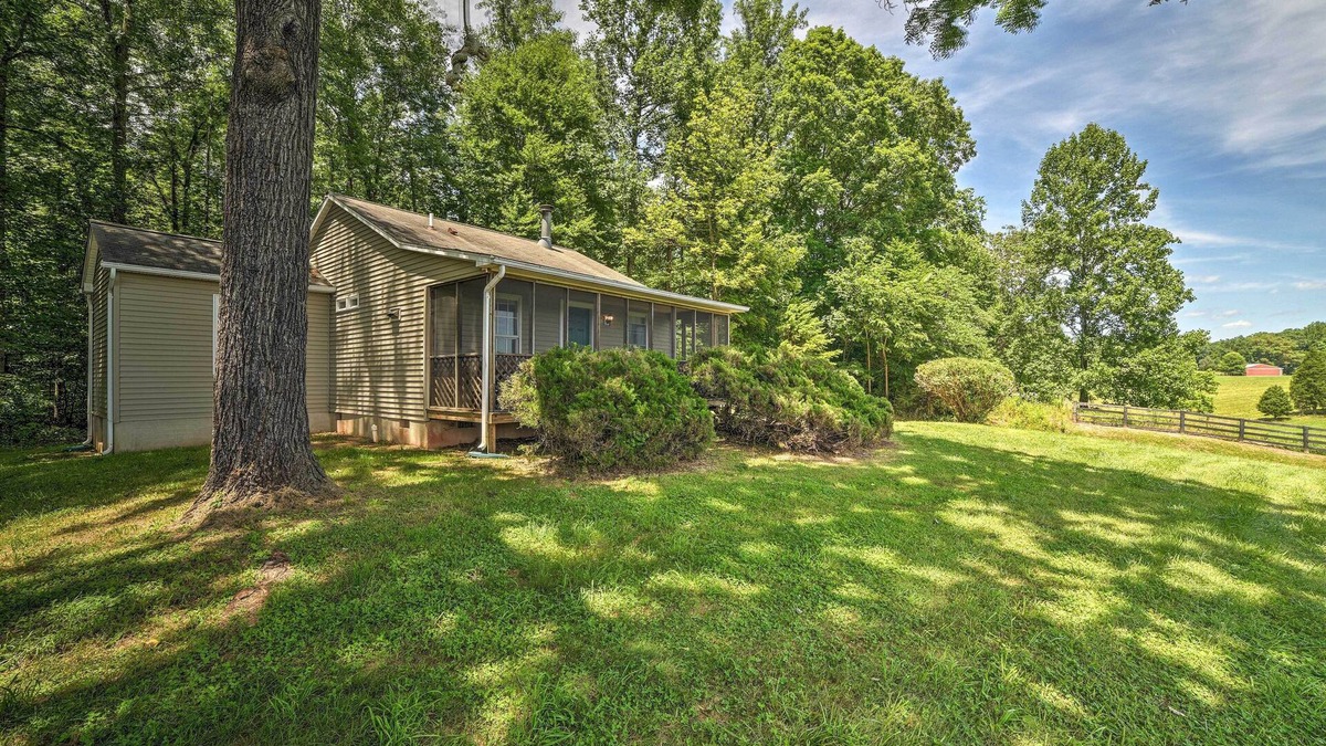 Calverton Cottage | Cozy Rixeyville Cottage w/Deck, Grill, & Stabling