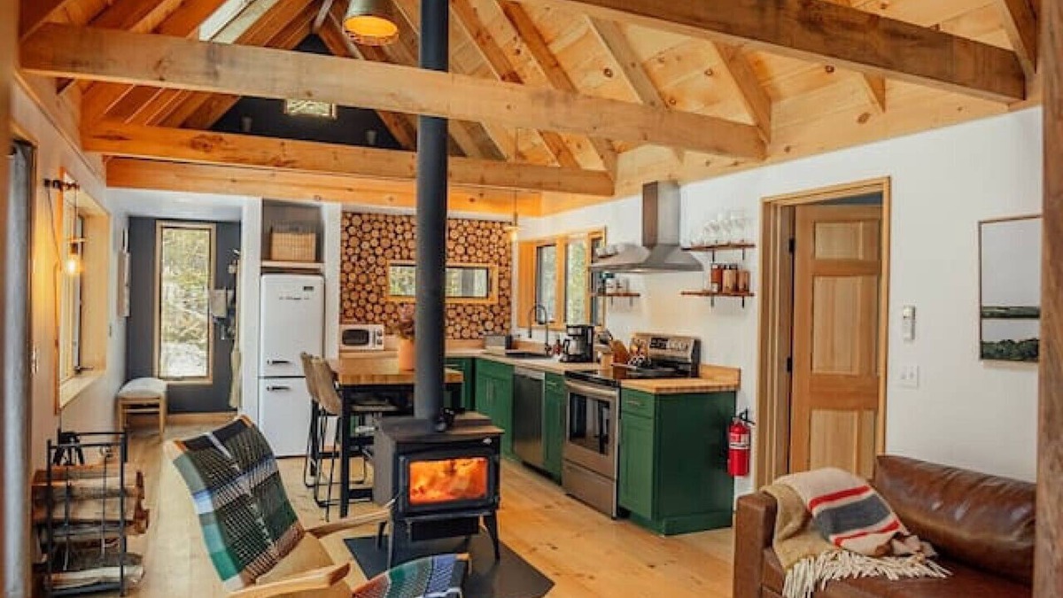 Freeport Apartment | Cozy Rock Cabin #thewaylifeshouldbe