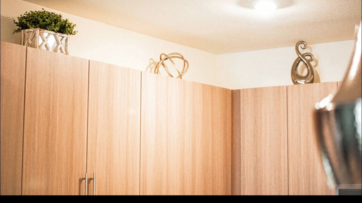 Kessler Apartment | Cozy, Romantic "Oasis" Designer Space W/ Queen Bed