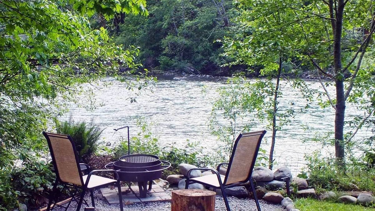 Baring Cabin | Cozy Romantic Riverside Cabin, View Hot Tub, in the Cascade Mountains of WA