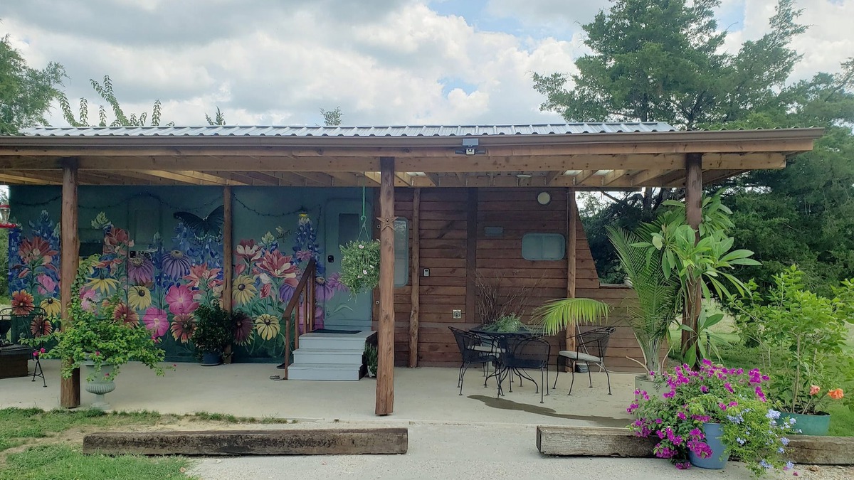 Greenville House | Cozy Romantic Secluded Private Country Chic Tiny House on 5 acre farm.
