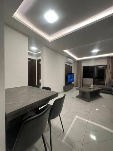 Suwailih Apartment | cozy rooftop near al services 24