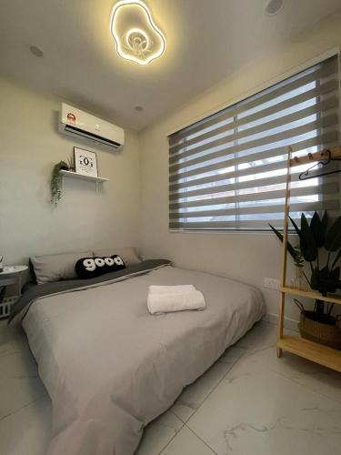 Taman Century House | Cozy Room 2pax #1min walk to KSL #Bathroom